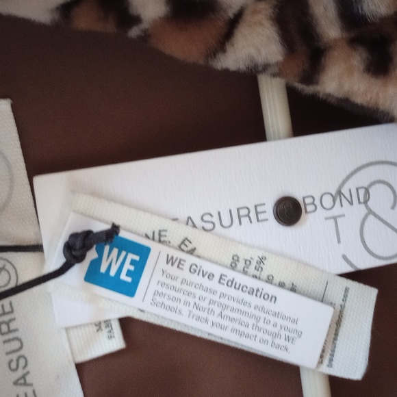 A jacket - Picture 5 of 5